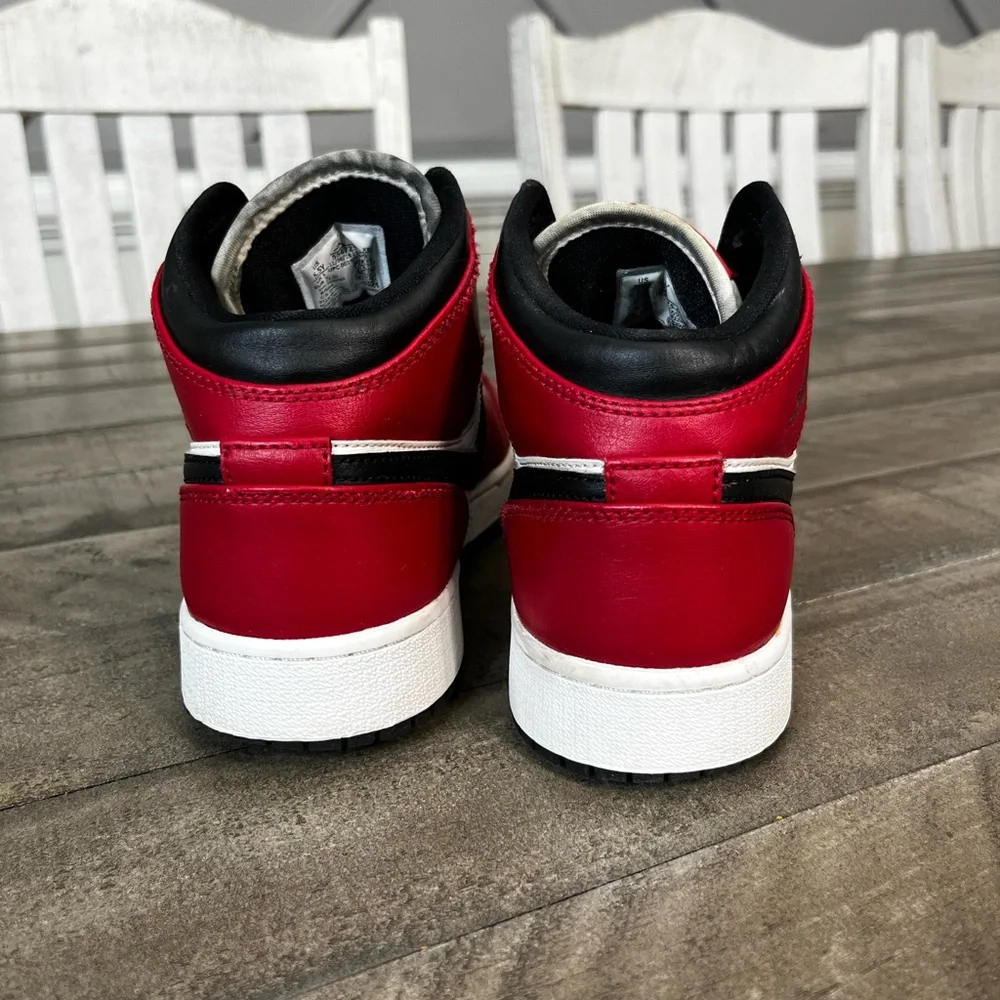 Nike Shoes Air Jordan 1 Retro Mid GS 
